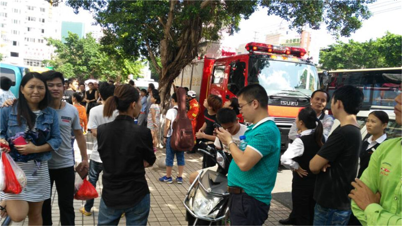 一名7岁女孩在海口和平南城市广场坠亡