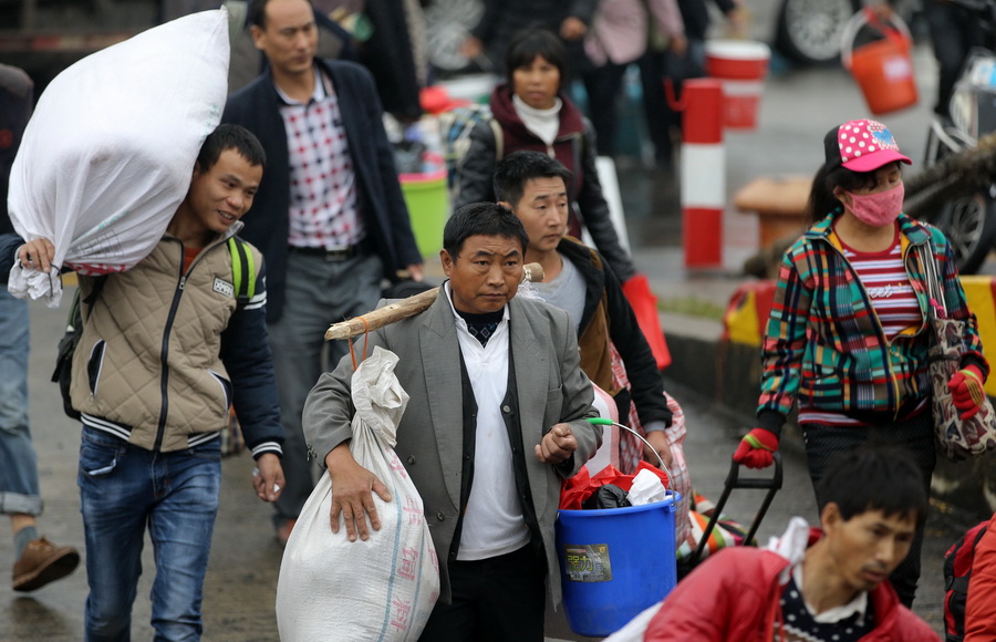 海口春运首日:回家过年 归心似箭的返乡人