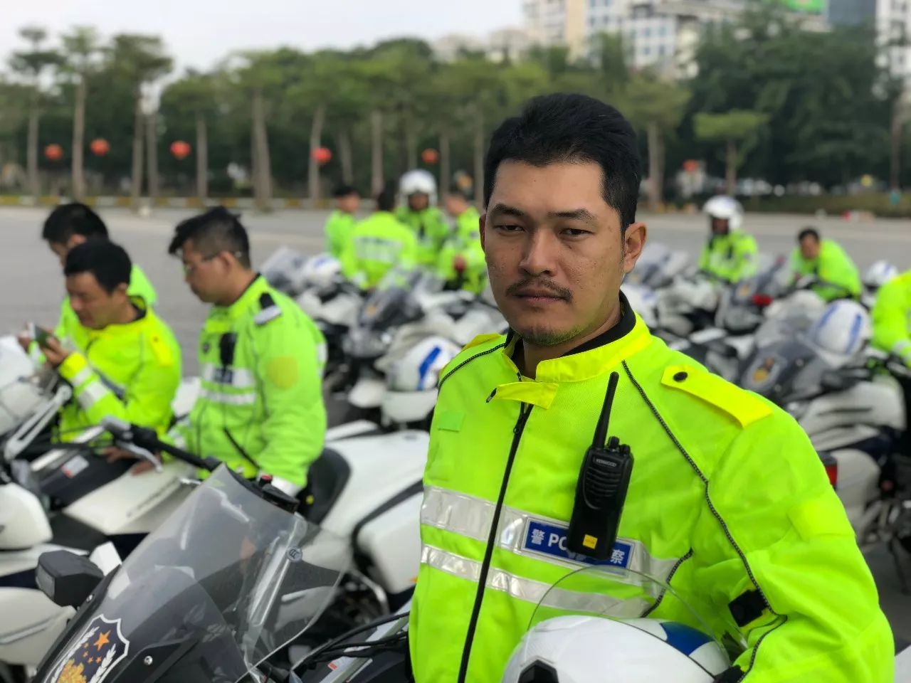 视频| 海口市民的超级英雄!这支交警铁骑队今日正式成立