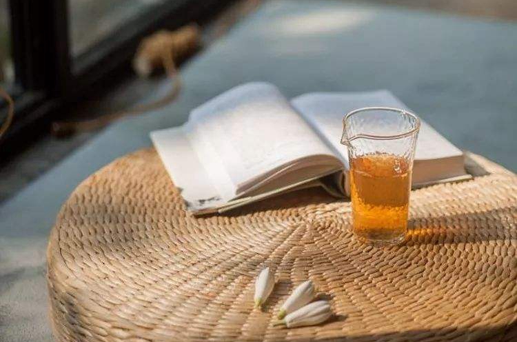 乡音海南来海口老街喝一杯苦茶品味人生百态