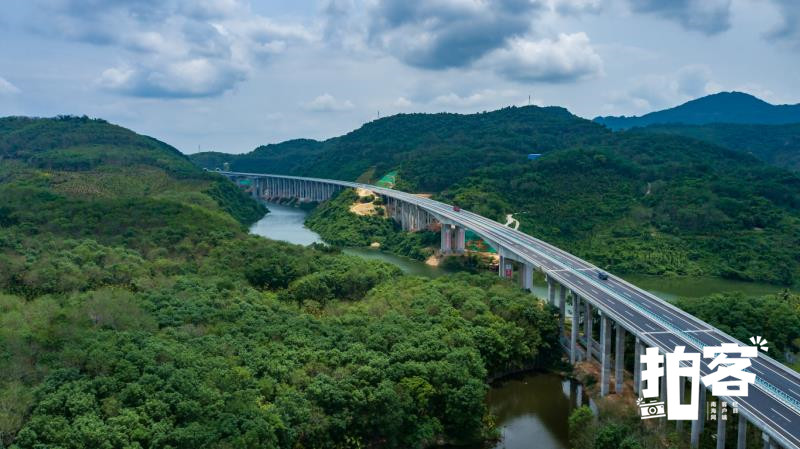 拍客再走万洋高速东段体验中部山区美景
