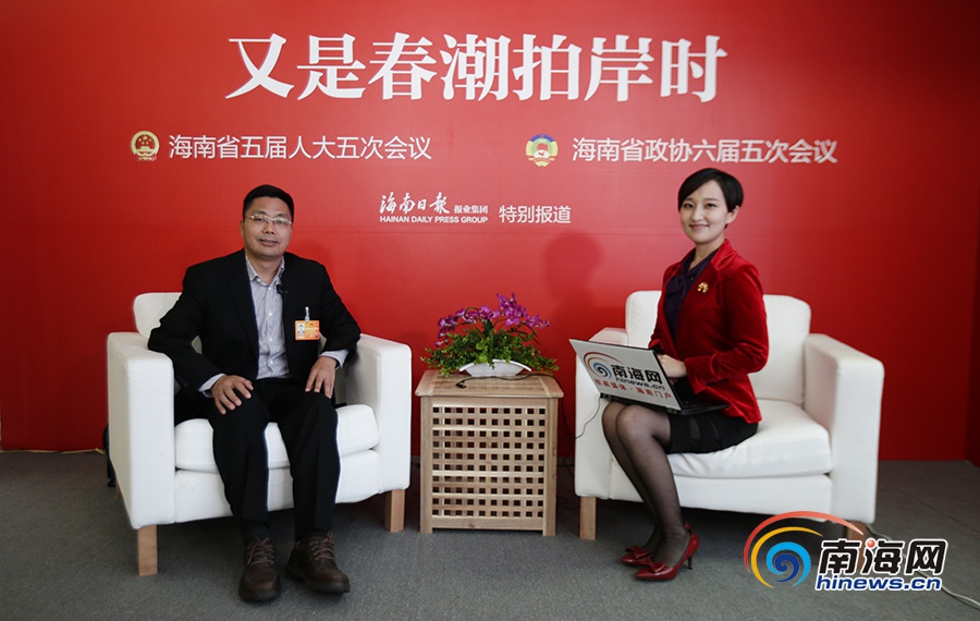 海南省人大代表,省住建厅厅长丁式江作客南海网海南两会访谈现场.