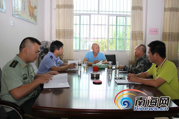 东方市委常委,公安局长陈东(中一)等局领导接访.东方市公安局辜图