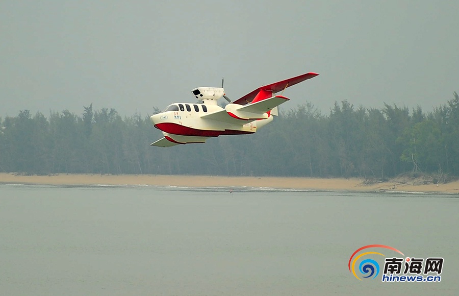 【椰视频】三亚惊现"会飞的船" 可坐7人时速最大210公里