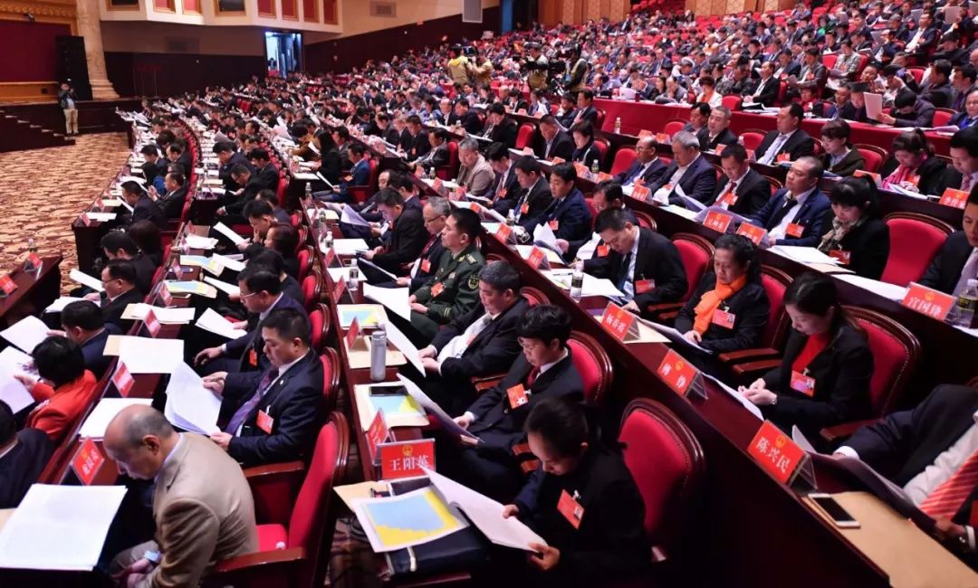 海口市十六届人大四次会议隆重开幕