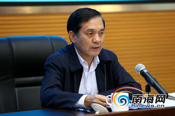 海南省人防办党组书记,主任裴成敏在会上讲话. 南海网记者陈望 摄