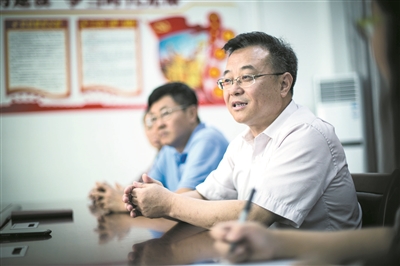 海南中学三亚学校校长马向阳:梅破知春近 愿作护花人