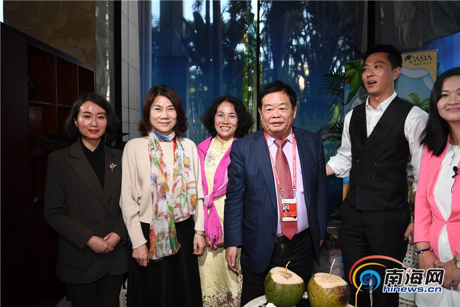 组图| 博鳌花絮:曹德旺与董明珠一同参加节目访谈