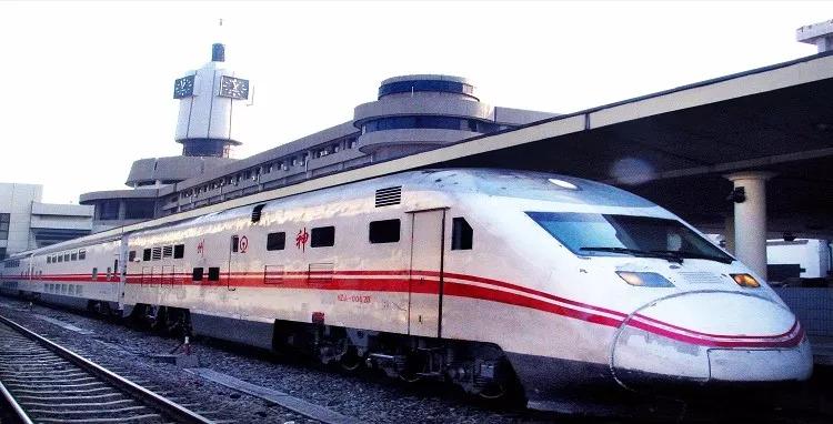 今天,中国第一条时速350公里的高铁十周岁了!有多少外国政要"打过卡"?