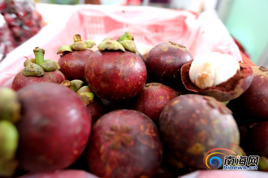 年货大集海口南北水果市场展区甩货 一级莲雾13元一斤