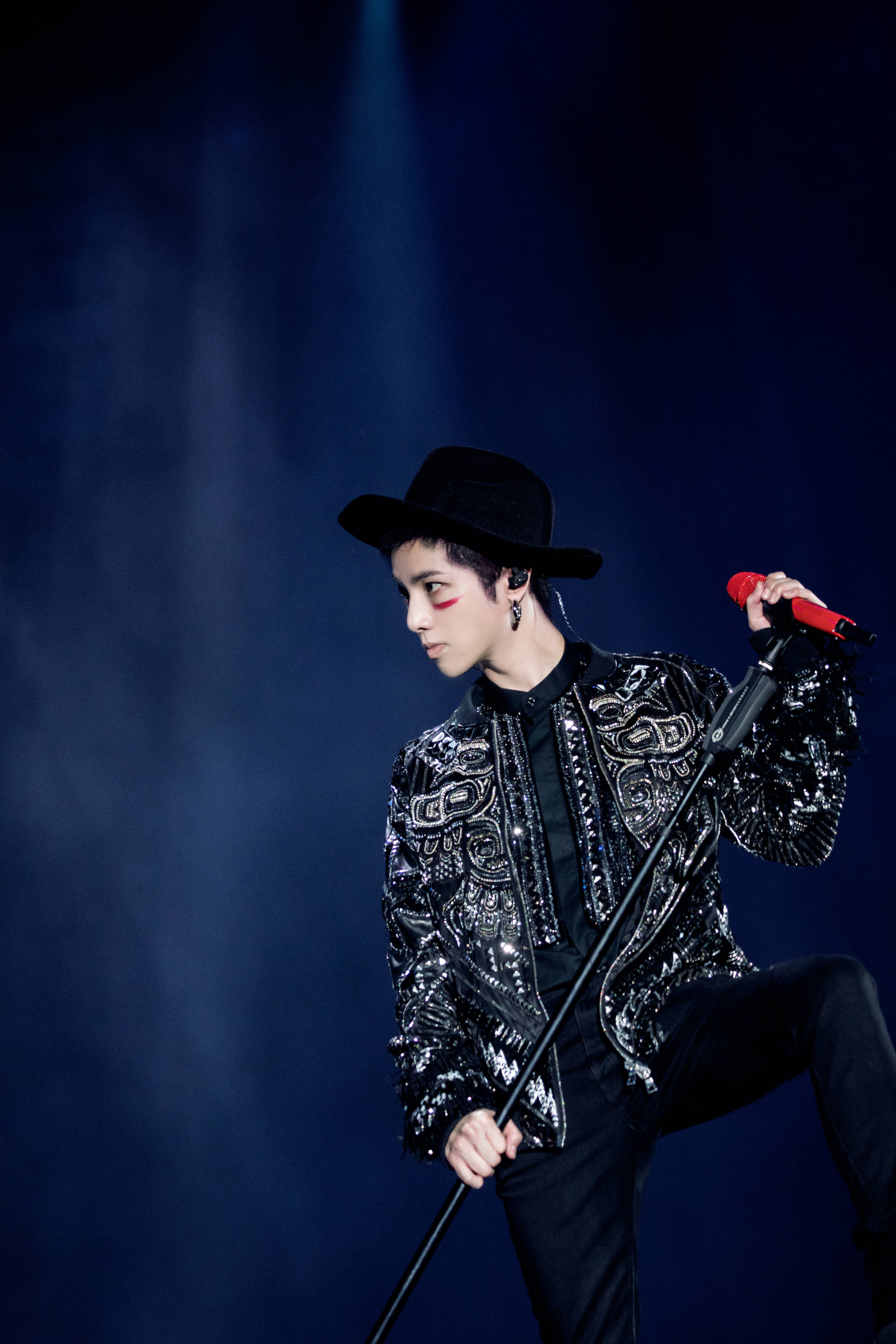 "2019华晨宇火星演唱会"海口高燃开唱 超强人气引爆四面台