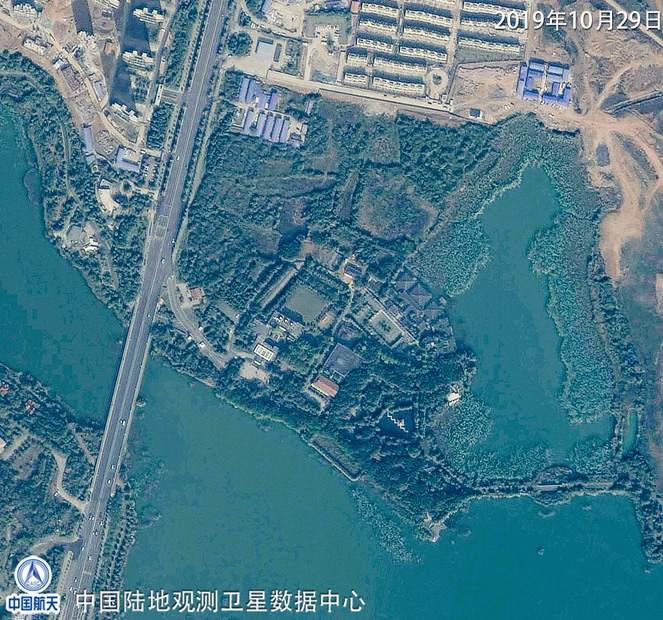 雷神山医院,选址武汉市江夏区黄家湖,初定新增床位1500张,分为两栋