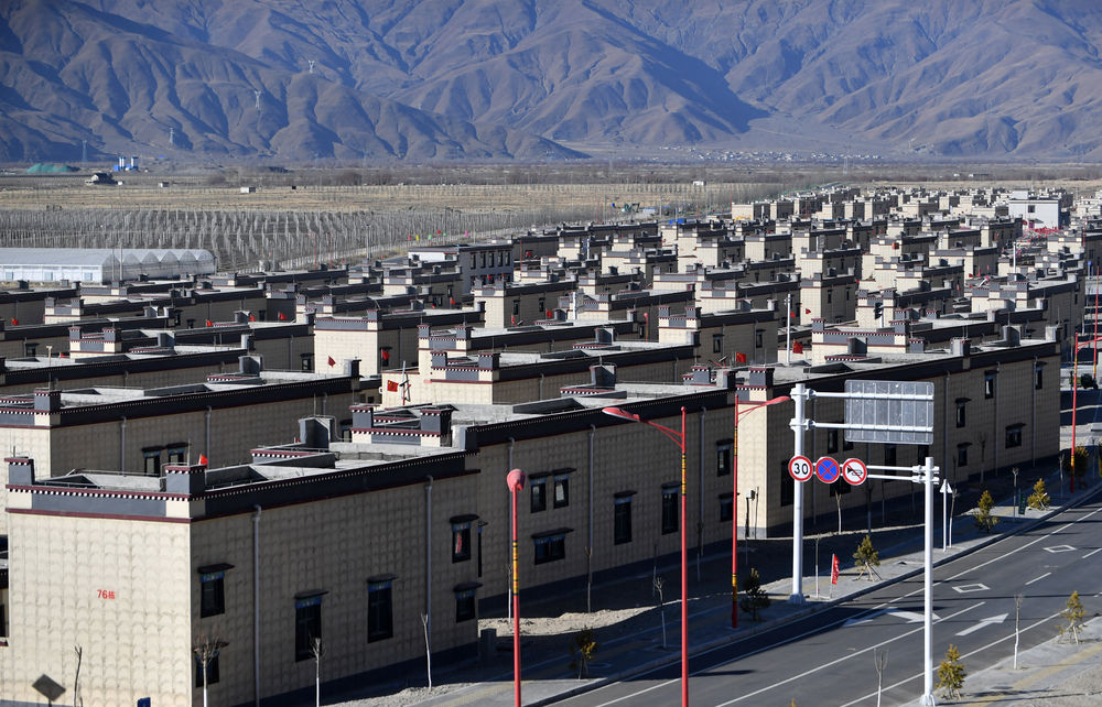 这是位于雅鲁藏布江中游北岸的西藏山南市贡嘎县森布日安置点(1月20日