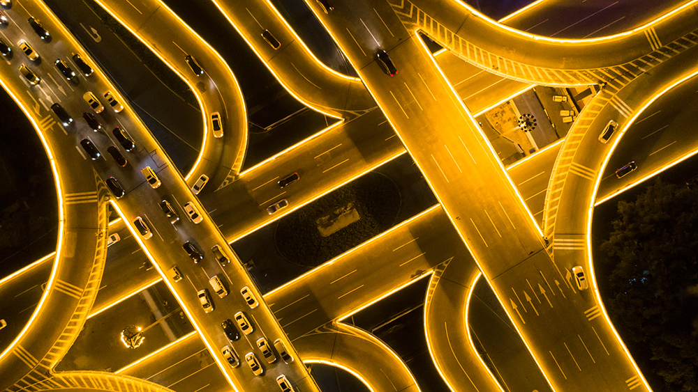 2019年1月2日,海口市南大立交桥的夜景美轮美奂.