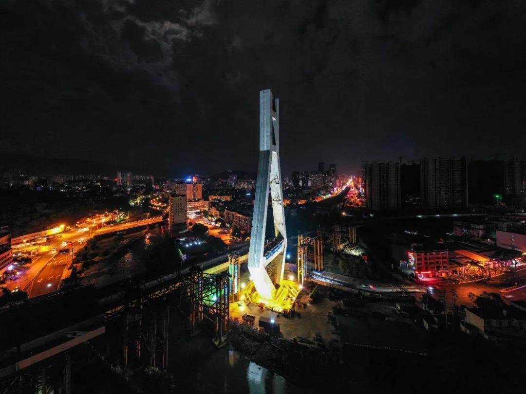 视频| 世界首次!福建龙岩大桥完成"独塔单转"