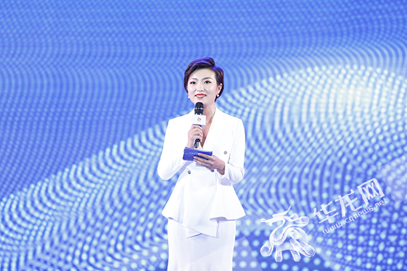 华龙网集团主持人杨洋担任发布环节主持人.