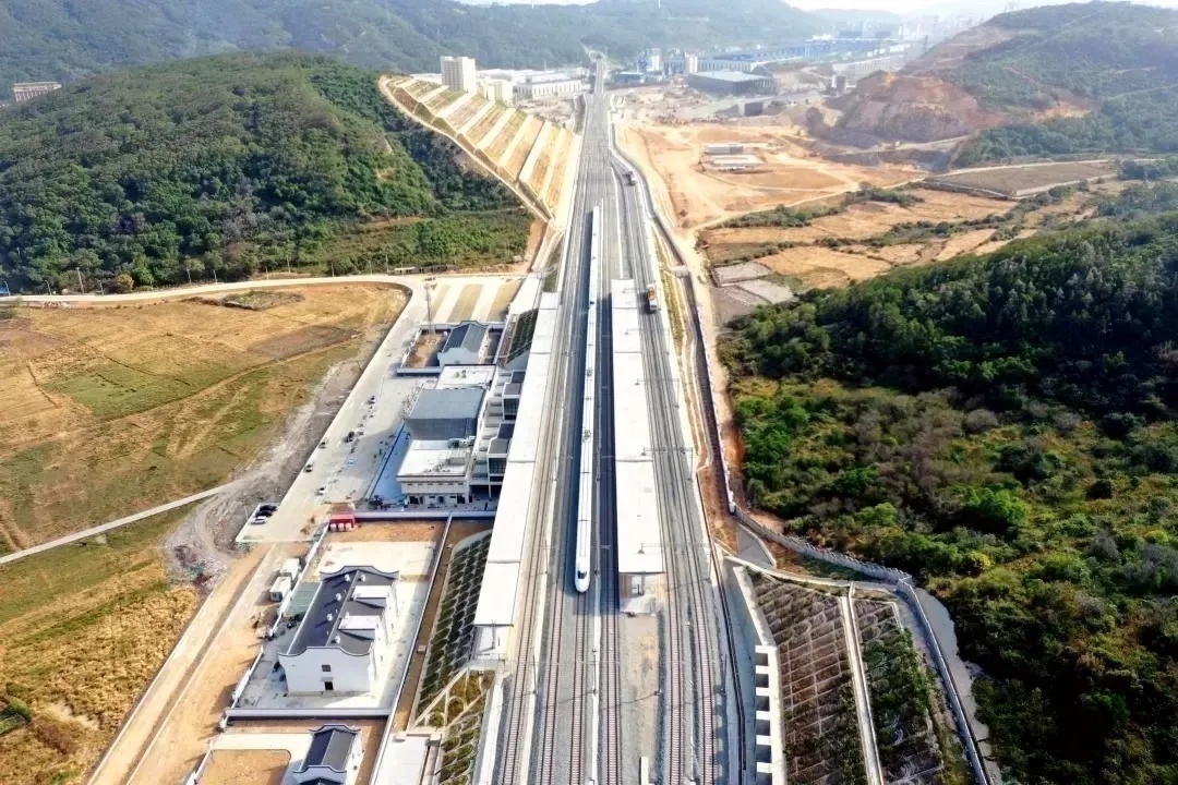 福平铁路在福州枢纽与合福高铁,杭深高铁,昌福铁路等连接,进一步
