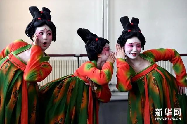《唐宫夜宴》小姐姐们元宵节又"出圈"了