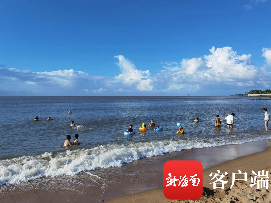 查堵点破难题促发展正规海水浴场救生员配备不足学生背着家长组团游泳