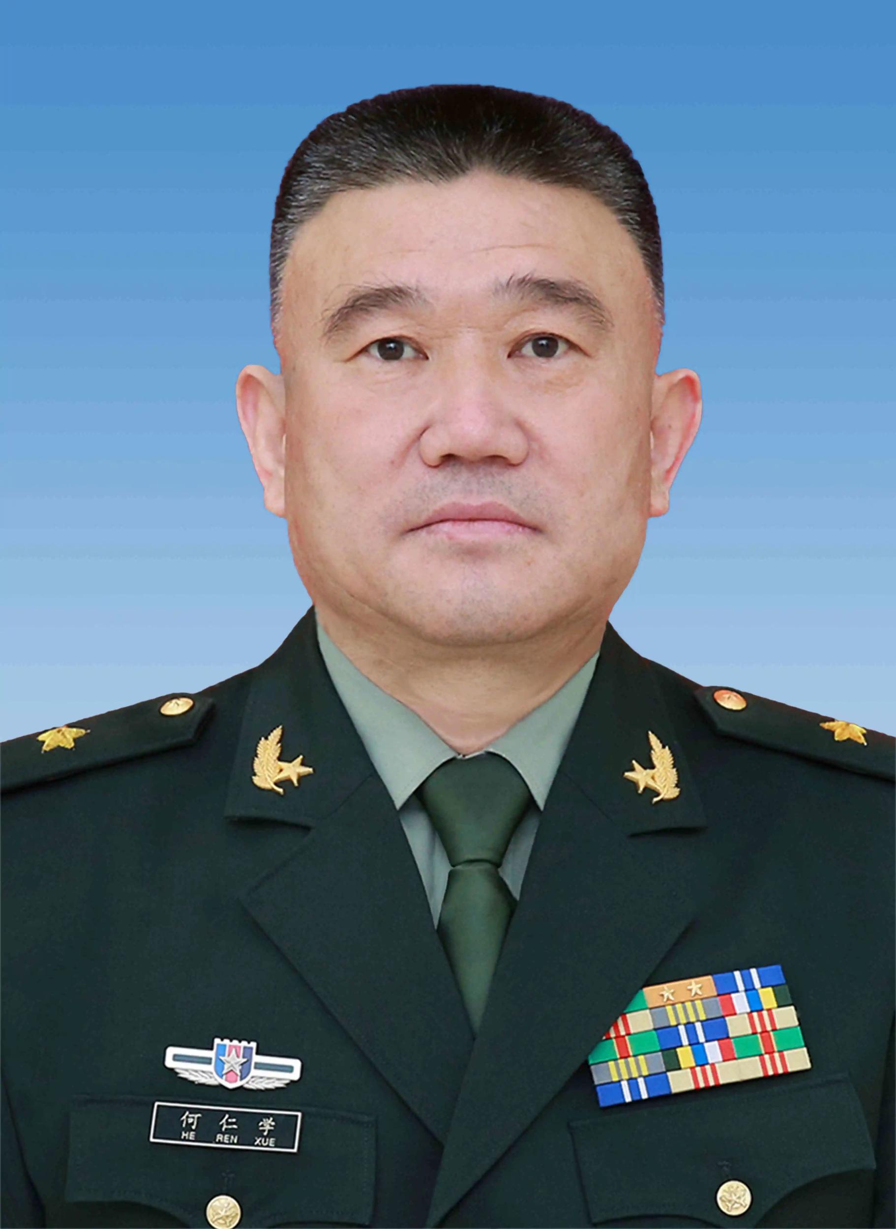 研究生,中共党员,现任广西壮族自治区党委常委,广西军区少将司令员