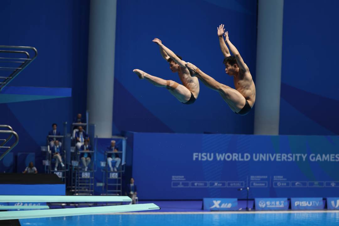 大运会跳水首金!男子双人3米板黄博文/梁朝辉夺冠- 南海网客户端